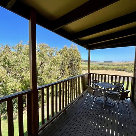 Daysy Hill Country Cottages Port Campbell Room photo