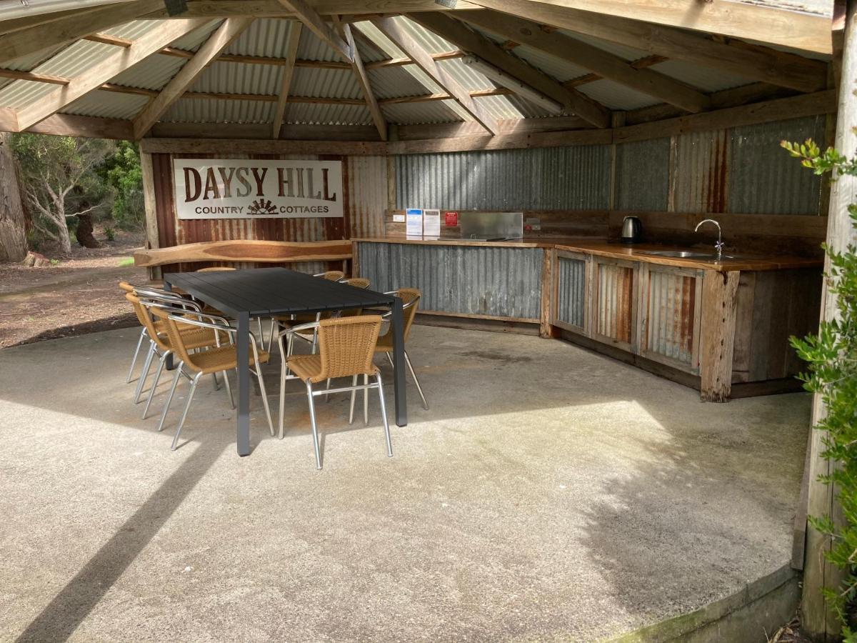 Daysy Hill Country Cottages Port Campbell Exterior photo