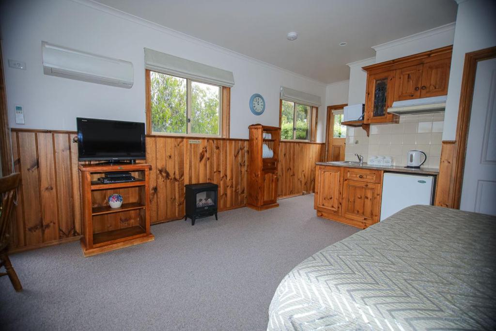 Daysy Hill Country Cottages Port Campbell Exterior photo