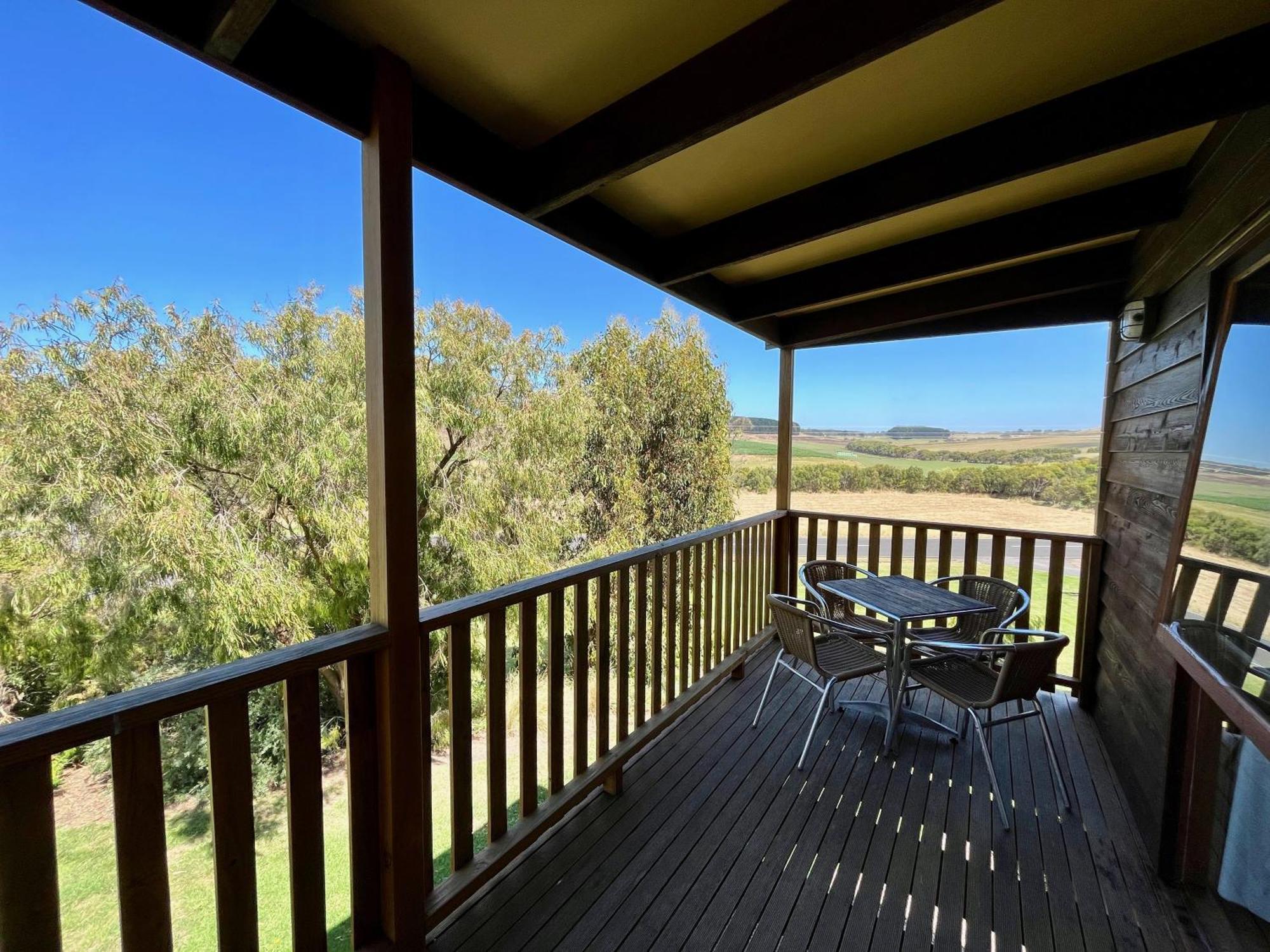 Daysy Hill Country Cottages Port Campbell Room photo