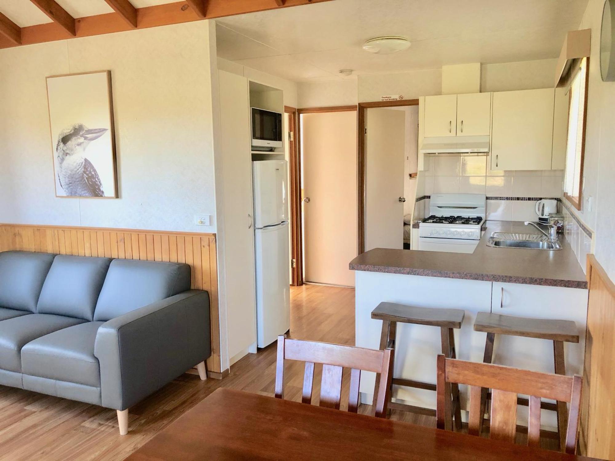 Daysy Hill Country Cottages Port Campbell Room photo